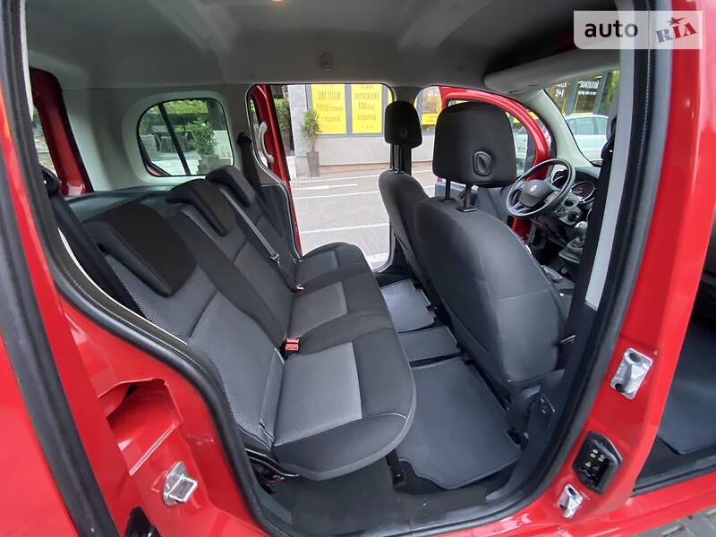 Вантажопасажирський фургон Renault Kangoo 2015 в Луцьку