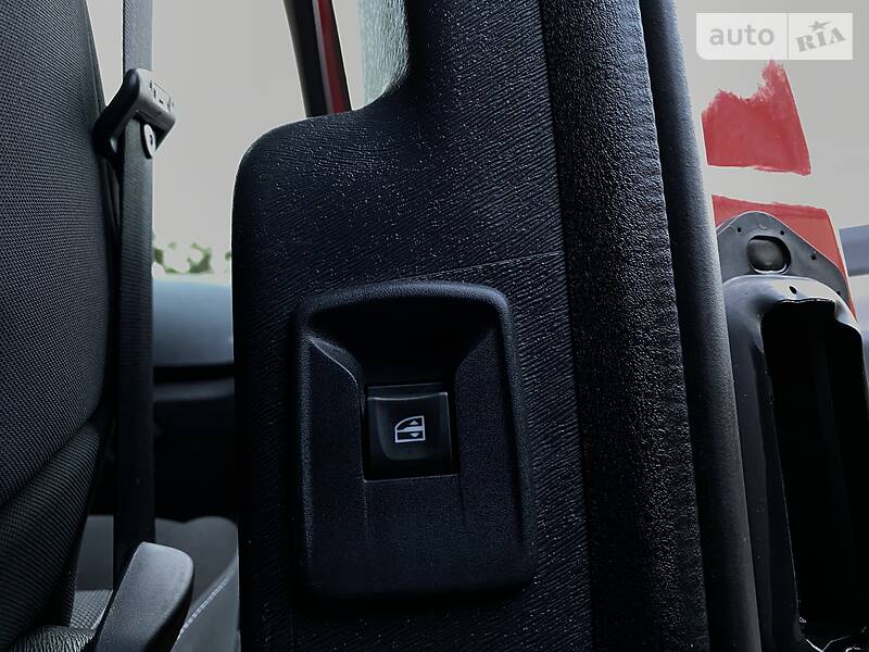 Вантажопасажирський фургон Renault Kangoo 2015 в Луцьку
