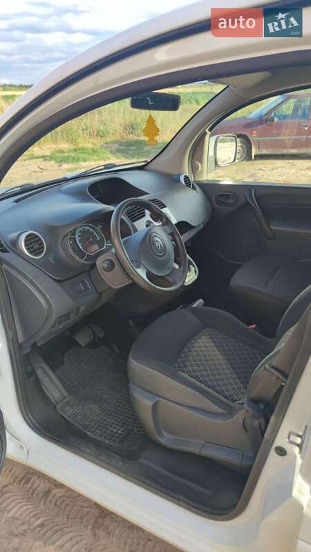Минивэн Renault Kangoo 2012 в Березному