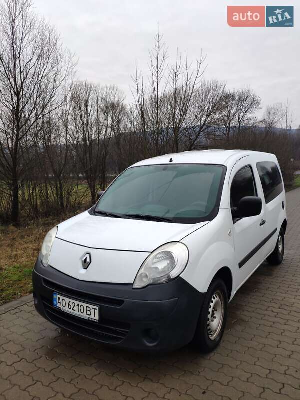 Минивэн Renault Kangoo 2009 в Сваляве