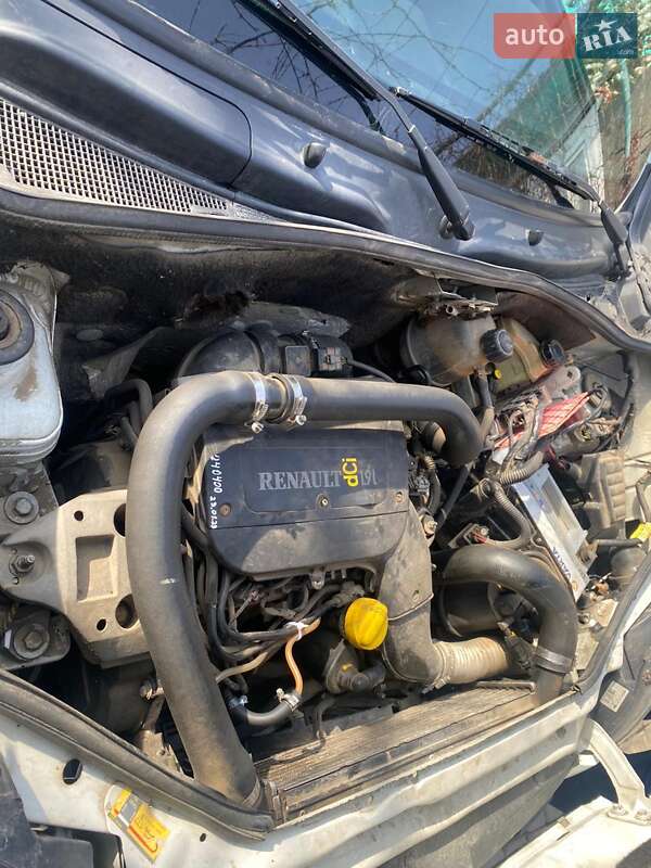 Минивэн Renault Kangoo 2004 в Кельменцах