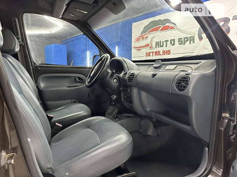 Минивэн Renault Kangoo 2000 в Шумске