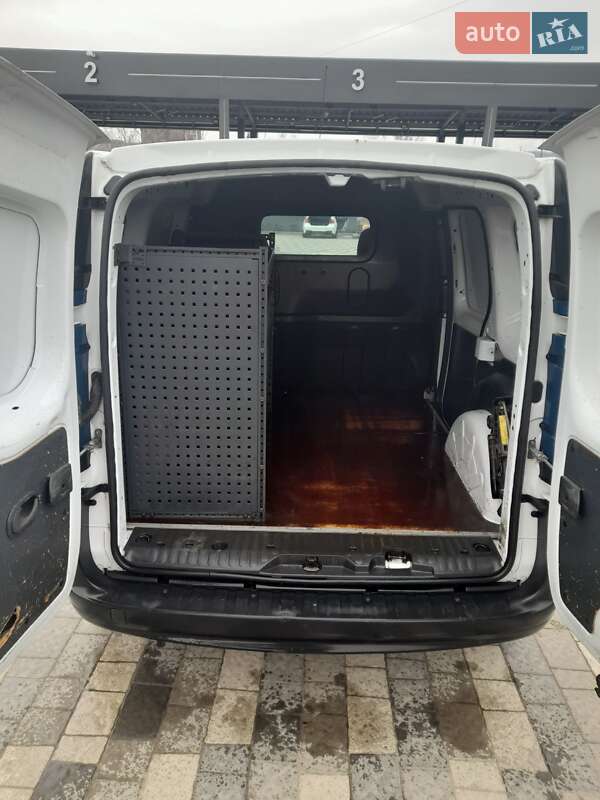Вантажний фургон Renault Kangoo 2016 в Львові