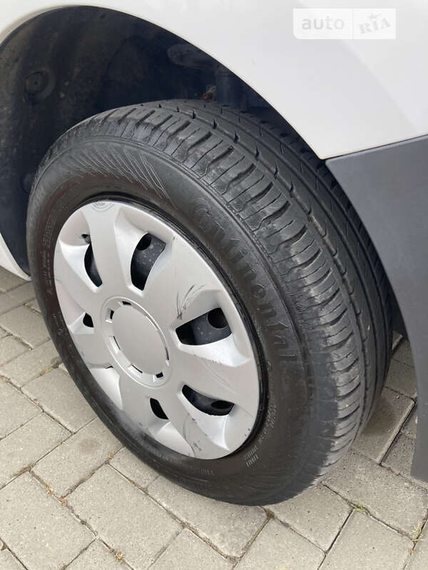 Вантажний фургон Renault Kangoo 2015 в Золочеві