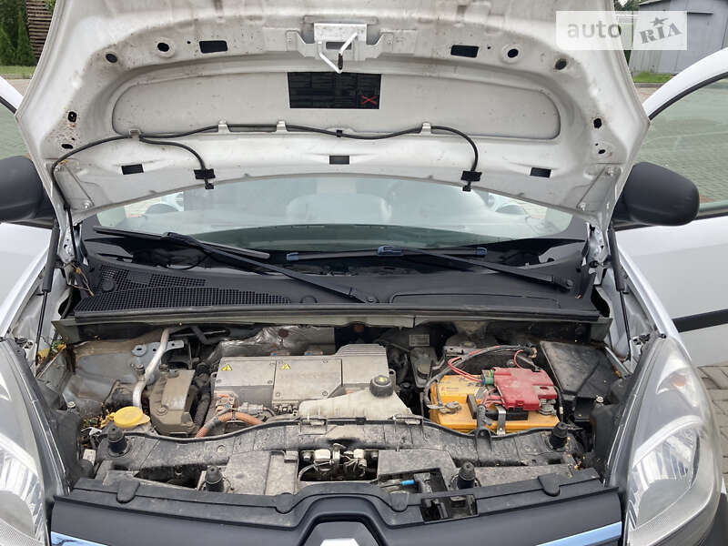 Вантажний фургон Renault Kangoo 2015 в Золочеві