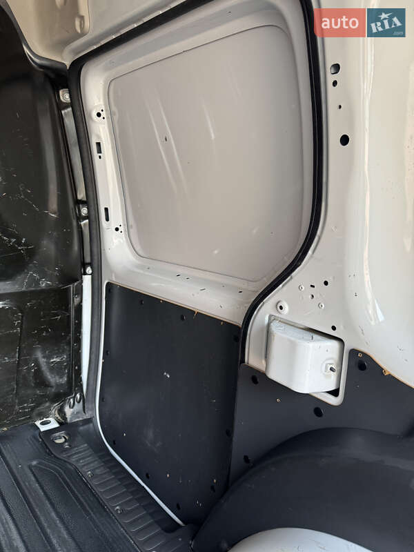 Грузовой фургон Renault Kangoo 2016 в Львове