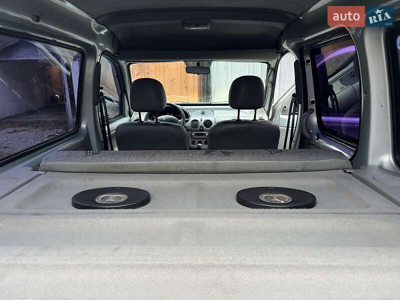 Минивэн Renault Kangoo 2003 в Киеве