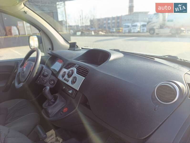 Грузопассажирский фургон Renault Kangoo 2011 в Черновцах