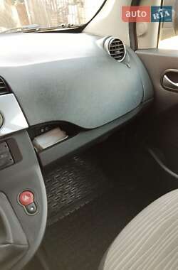 Минивэн Renault Kangoo 2012 в 
