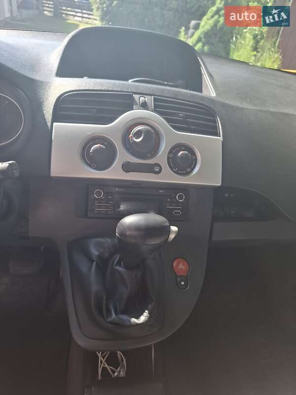 Минивэн Renault Kangoo 2015 в Ужгороде