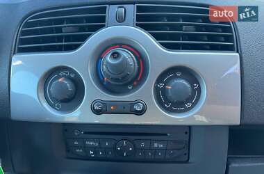 Минивэн Renault Kangoo 2011 в 