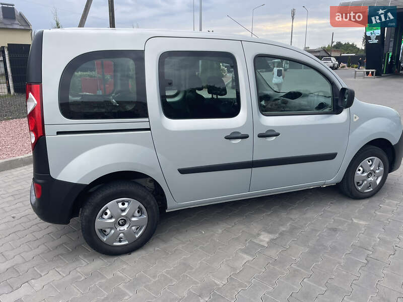 Минивэн Renault Kangoo 2010 в Луцке