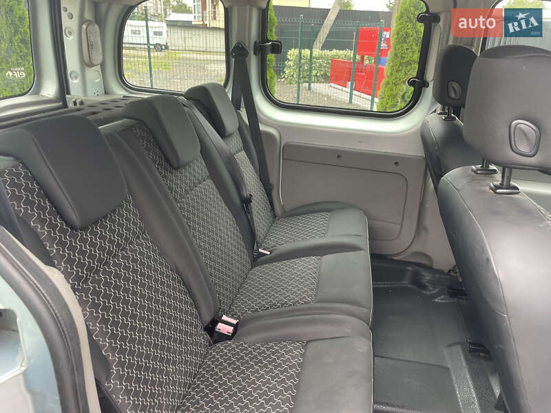 Минивэн Renault Kangoo 2010 в Луцке