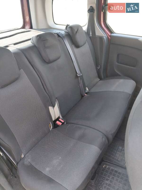 Минивэн Renault Kangoo 2011 в Александровке
