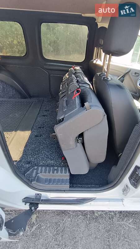 Вантажопасажирський фургон Renault Kangoo 2016 в Дніпрі