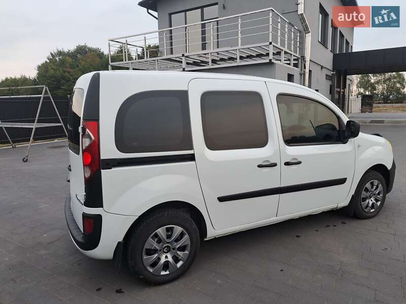 Минивэн Renault Kangoo 2009 в Перегинском