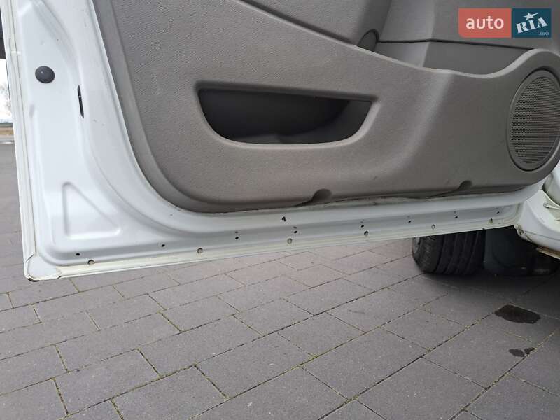Минивэн Renault Kangoo 2009 в Перегинском