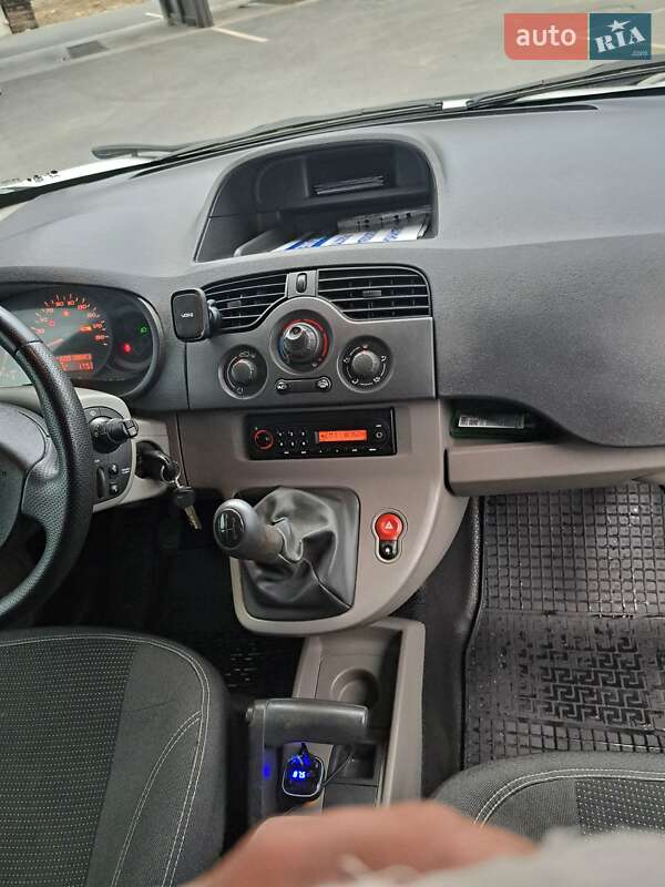 Минивэн Renault Kangoo 2009 в Перегинском