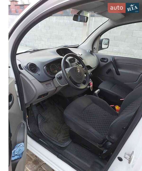 Мінівен Renault Kangoo 2010 в Рівному фото 3 Мінівен Renault Kangoo 2010 в Рівному