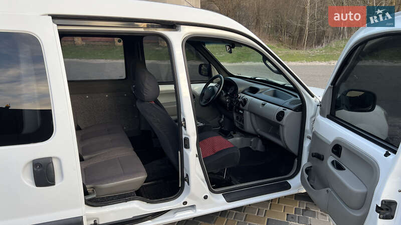Минивэн Renault Kangoo 2004 в Десне