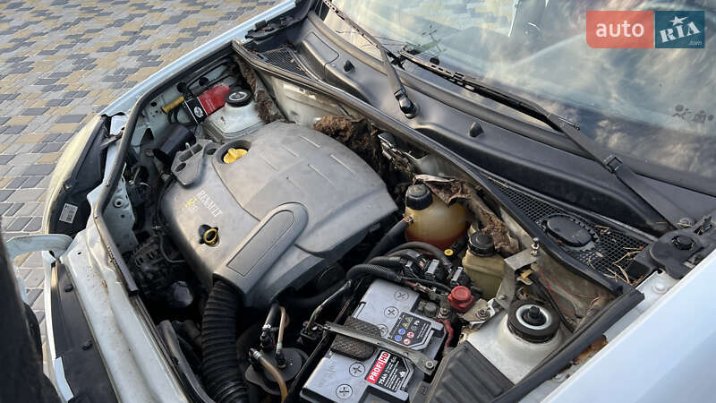 Минивэн Renault Kangoo 2004 в Десне