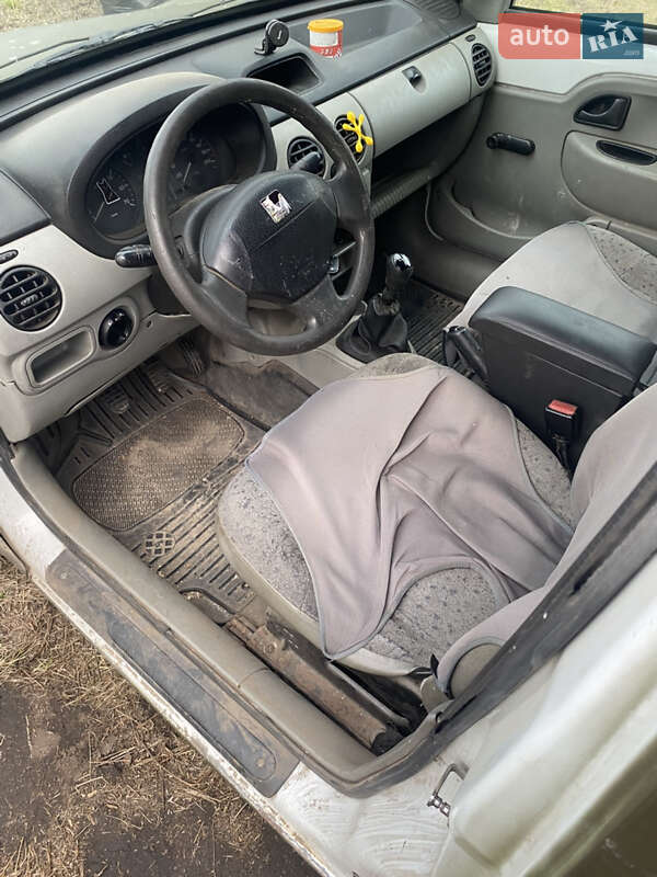 Грузовой фургон Renault Kangoo 2001 в Чугуеве фото 5 Грузовой фургон Renault Kangoo 2001 в Чугуеве