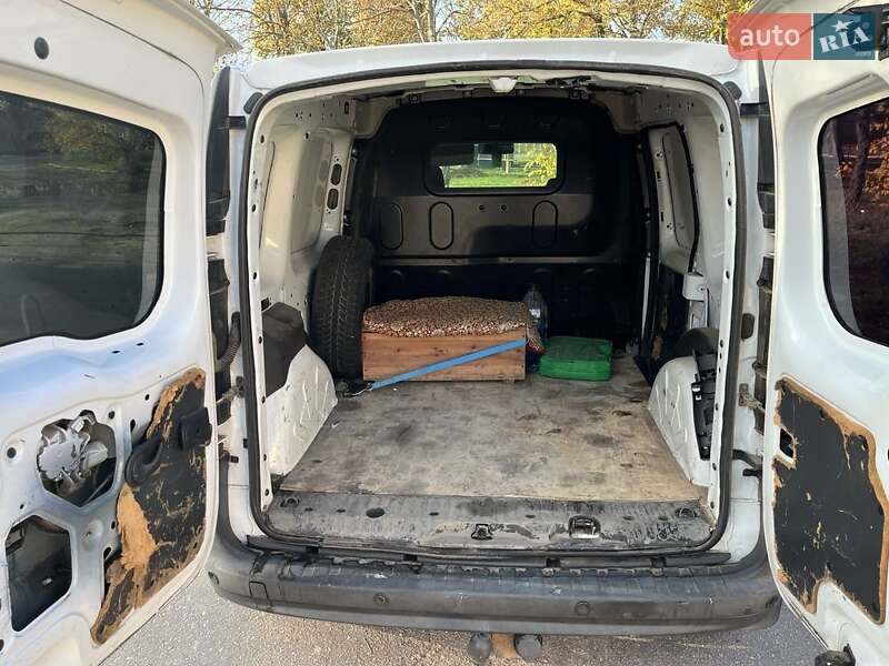 Грузовой фургон Renault Kangoo 2012 в Новгородке фото 7 Грузовой фургон Renault Kangoo 2012 в Новгородке