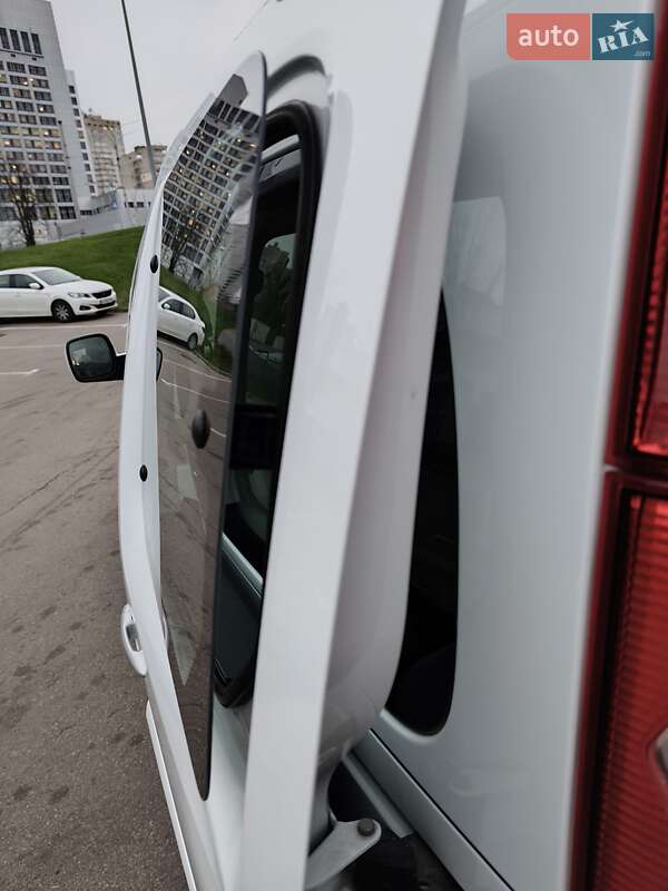 Мінівен Renault Kangoo 2011 в Києві фото 30 Мінівен Renault Kangoo 2011 в Києві