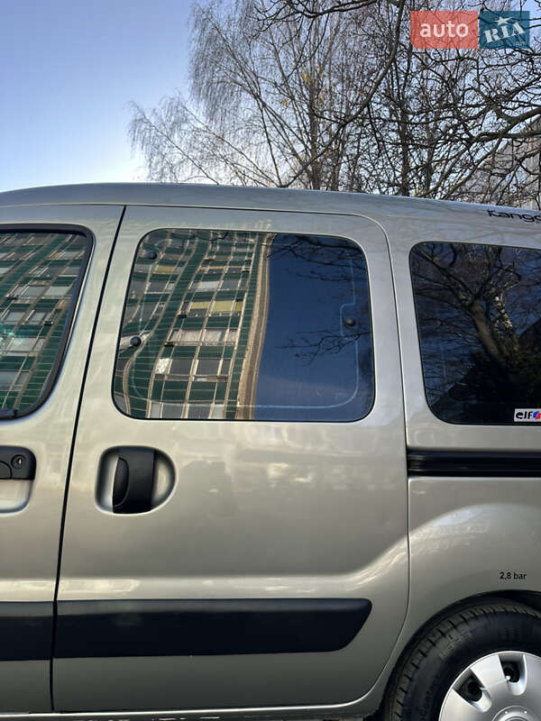 Мінівен Renault Kangoo 2004 в Чернівцях