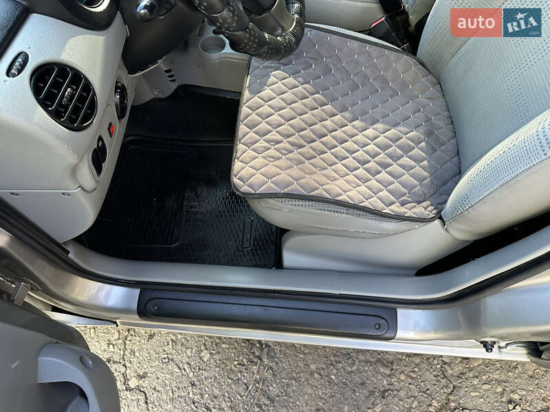 Мінівен Renault Kangoo 2004 в Чернівцях