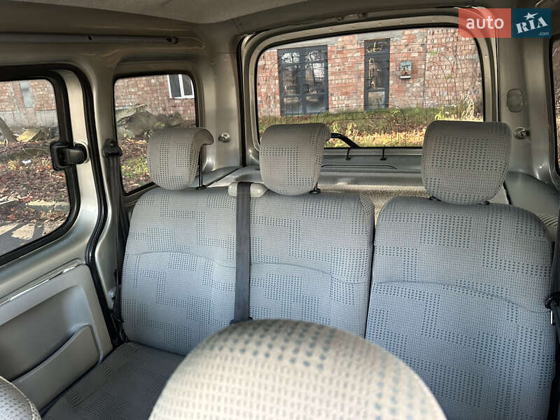 Мінівен Renault Kangoo 2004 в Чернівцях