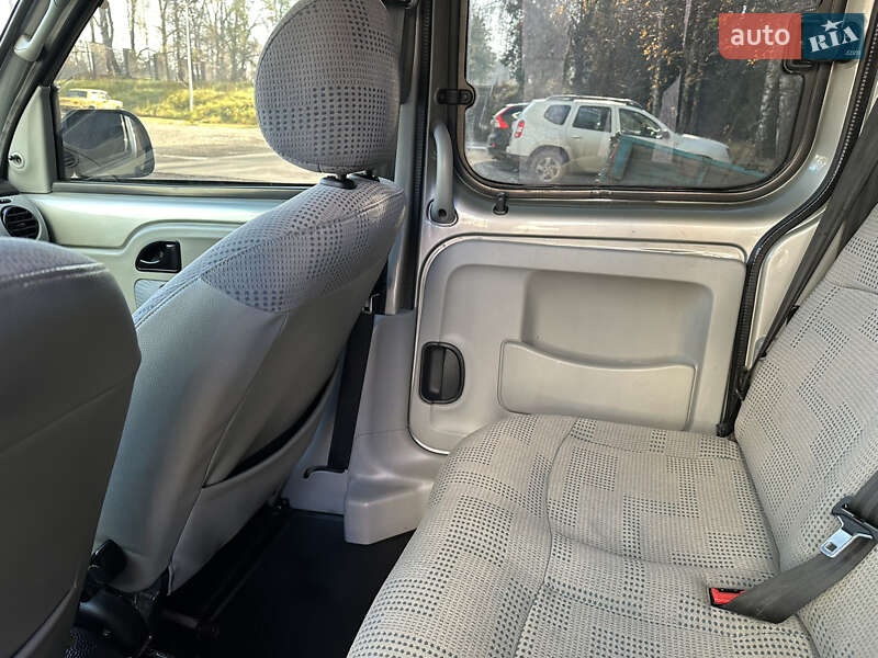 Мінівен Renault Kangoo 2004 в Чернівцях