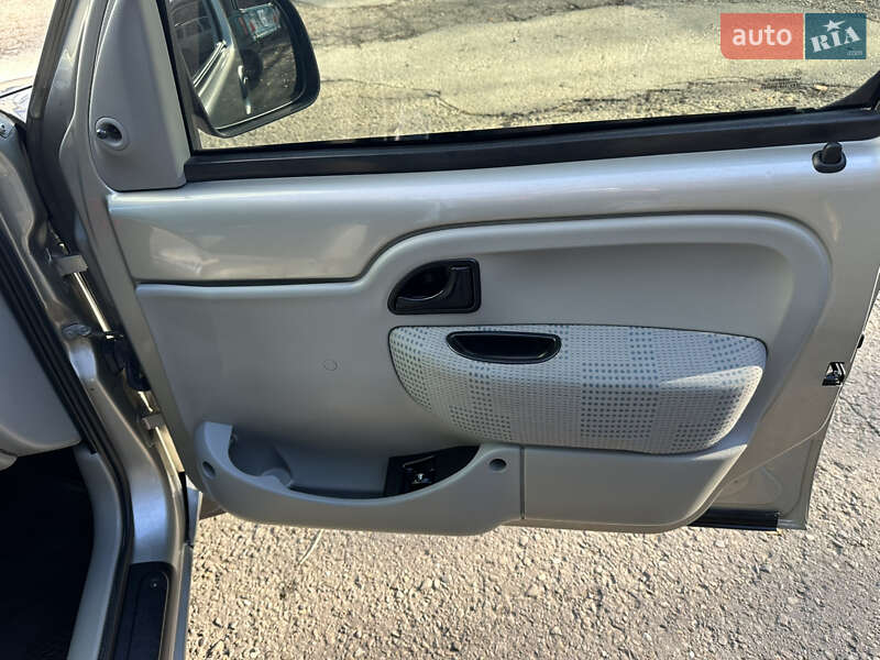 Мінівен Renault Kangoo 2004 в Чернівцях