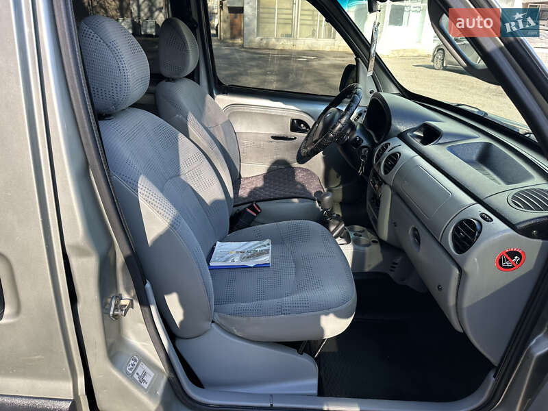 Мінівен Renault Kangoo 2004 в Чернівцях