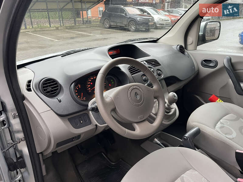 Минивэн Renault Kangoo 2010 в Луцке