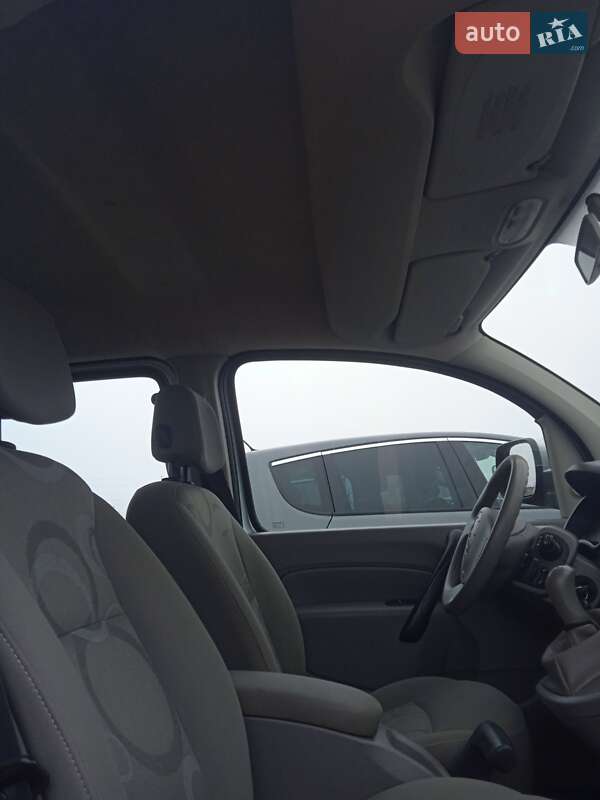 Минивэн Renault Kangoo 2010 в Ровно