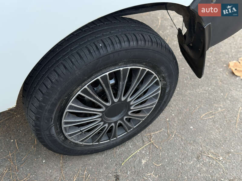 Грузовой фургон Renault Kangoo 2006 в Николаеве