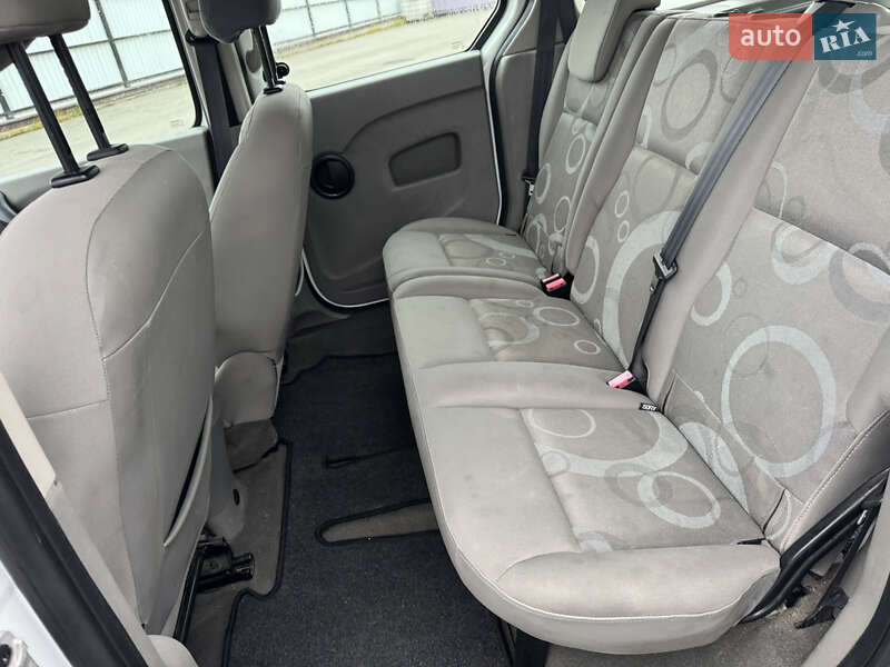 Минивэн Renault Kangoo 2010 в Луцке