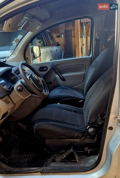 Грузовой фургон Renault Kangoo 2010 в Черновцах