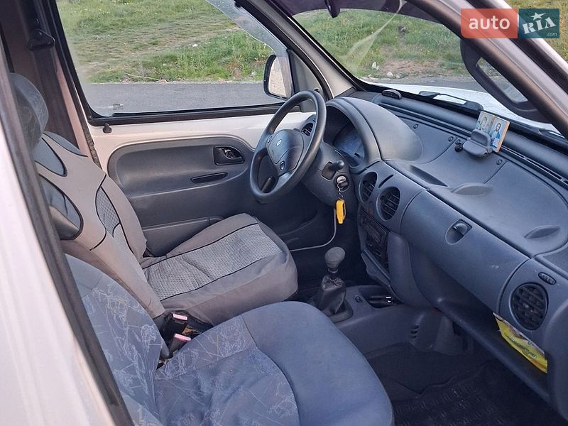 Минивэн Renault Kangoo 2000 в Великих Мостах