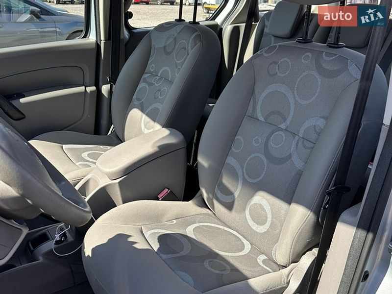 Минивэн Renault Kangoo 2009 в Луцке