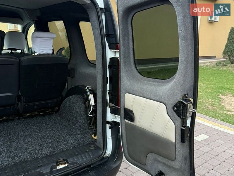 Минивэн Renault Kangoo 2009 в Косове