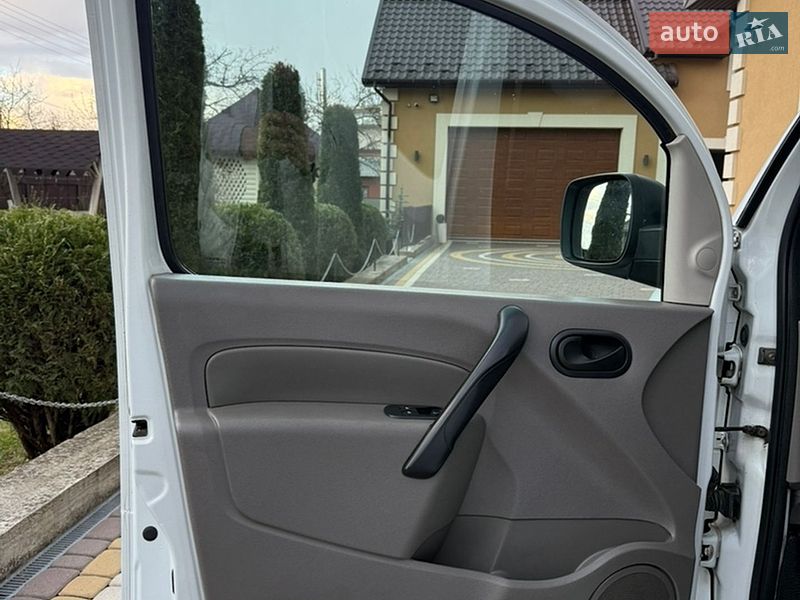Минивэн Renault Kangoo 2009 в Косове