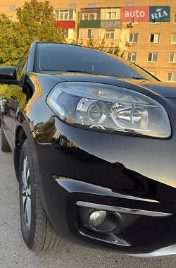 Позашляховик / Кросовер Renault Koleos 2011 в 
