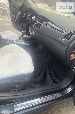 Лифтбек Renault Laguna 2013 в 