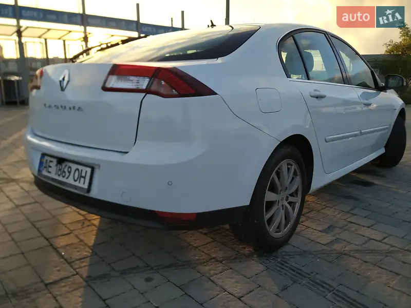Ліфтбек Renault Laguna 2011 в 
