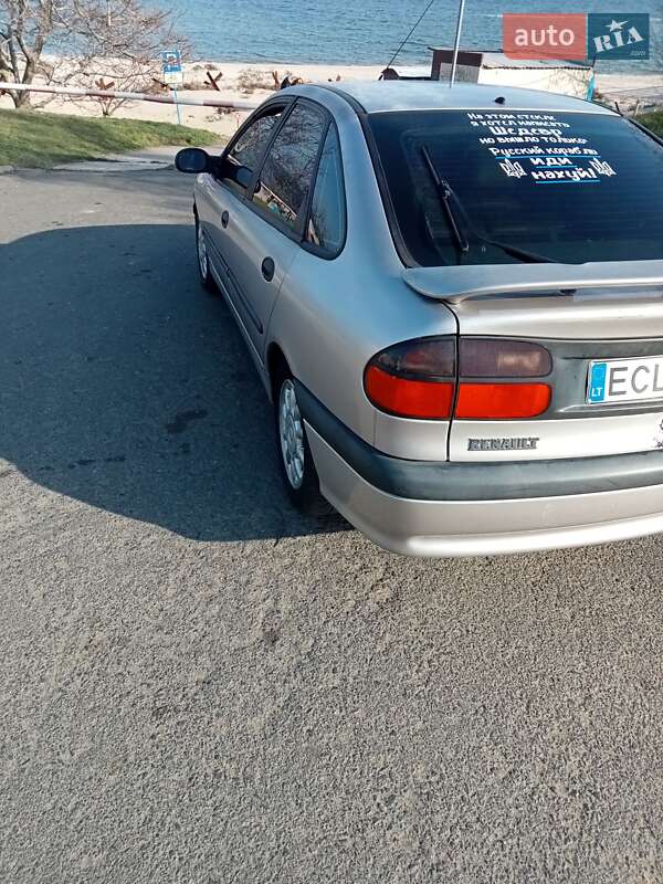 Лифтбек Renault Laguna 2001 в Черноморске