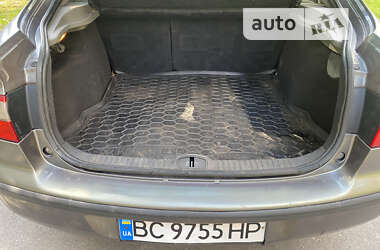 Лифтбек Renault Laguna 2001 в 