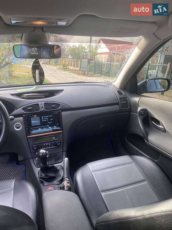 Лифтбек Renault Laguna 2004 в Одессе