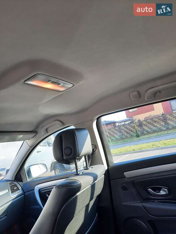 Универсал Renault Laguna 2011 в Ровно